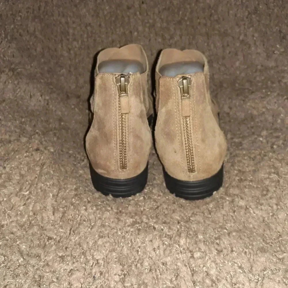 EILEEN FISHER-Light Brown Suede Platform Sandals-Back Zip-Sz 7.5-Near Mint - Picture 5 of 7